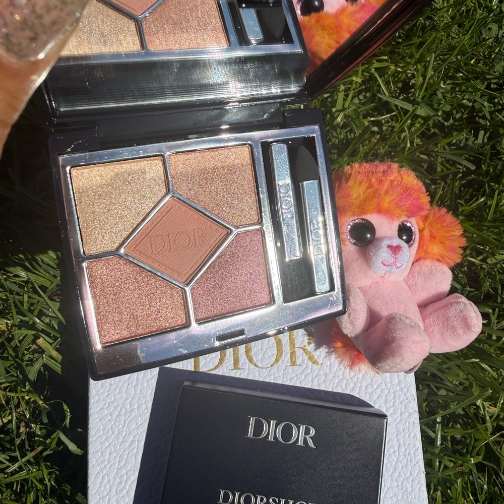 Dior 5 Couleurs Eyeshadow Palette 743 Rose Tulle , toy not included🫶 Brand new